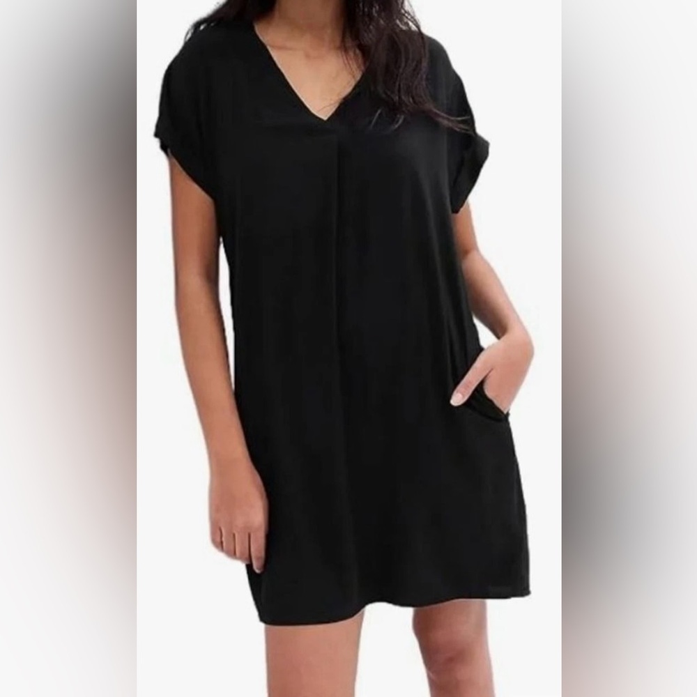 GAP Women’s Black Shift Dress V-Neck Cuff Sleeves Lightweight Rayon Pockets M